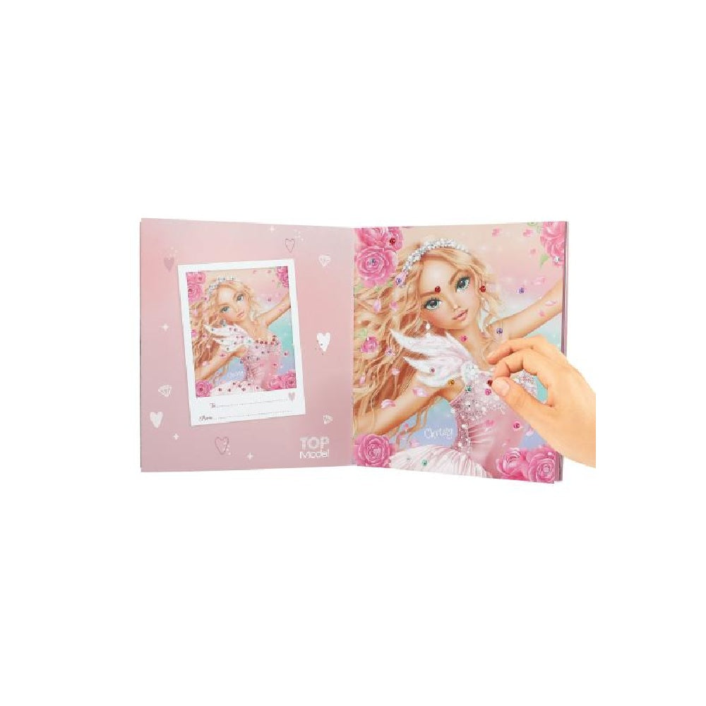 Crea tu libro de pegatinas con imágenes de Diamante Top Model